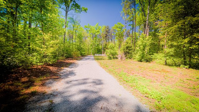 506 Dollar Dr, Altamont, TN 37301