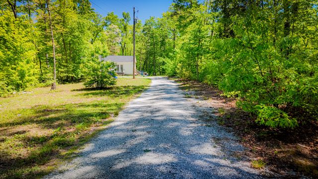 506 Dollar Dr, Altamont, TN 37301