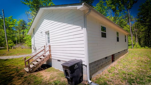 506 Dollar Dr, Altamont, TN 37301