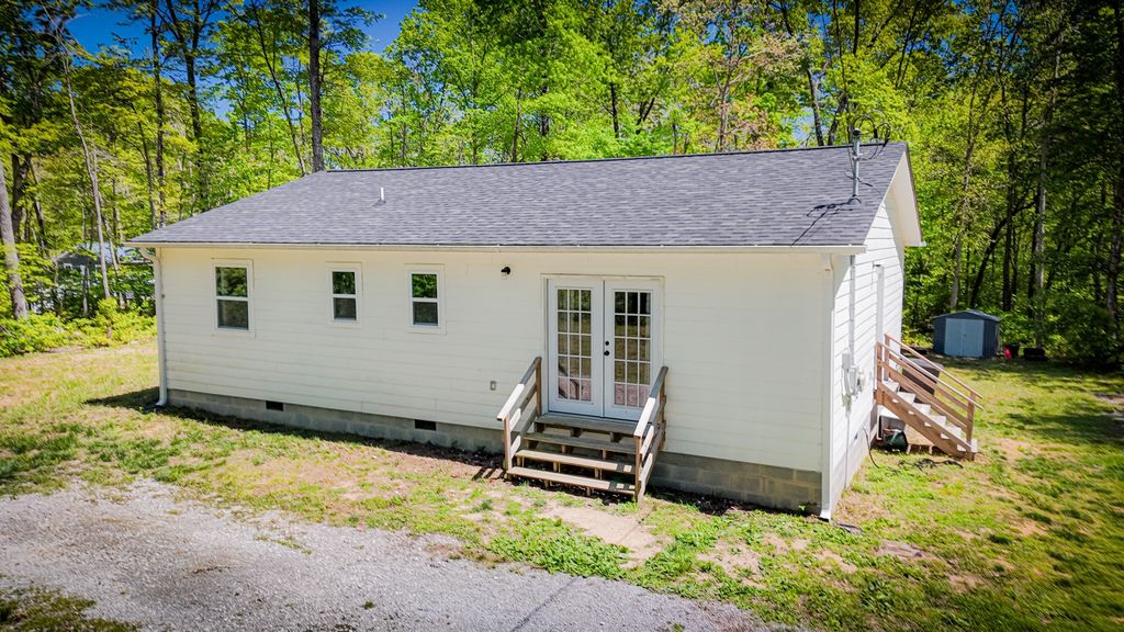 506 Dollar Dr, Altamont, TN 37301