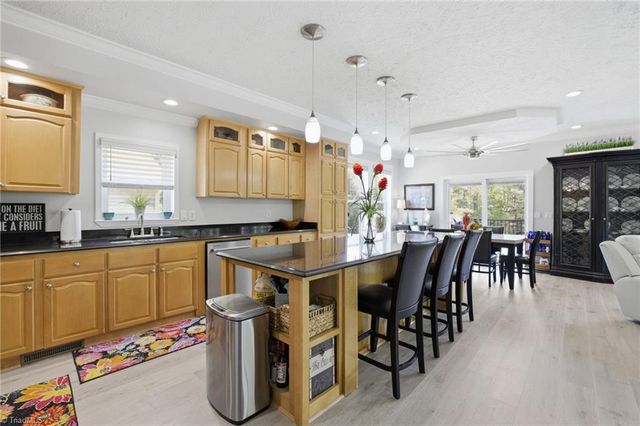 819 Hickory Point Drive, Lexington, NC 27292
