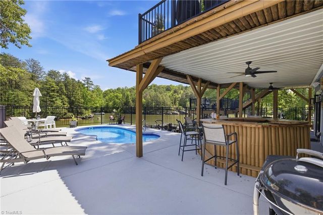 819 Hickory Point Drive, Lexington, NC 27292