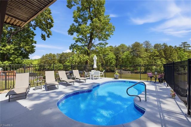 819 Hickory Point Drive, Lexington, NC 27292