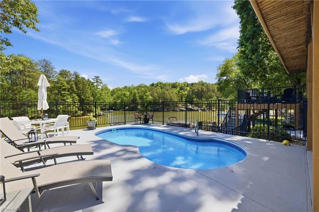 819 Hickory Point Drive, Lexington, NC 27292