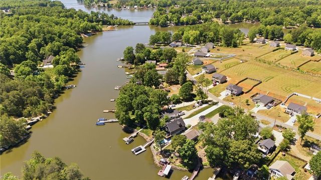 819 Hickory Point Drive, Lexington, NC 27292