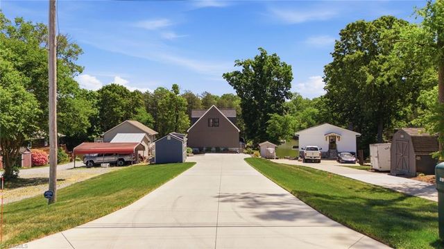 819 Hickory Point Drive, Lexington, NC 27292