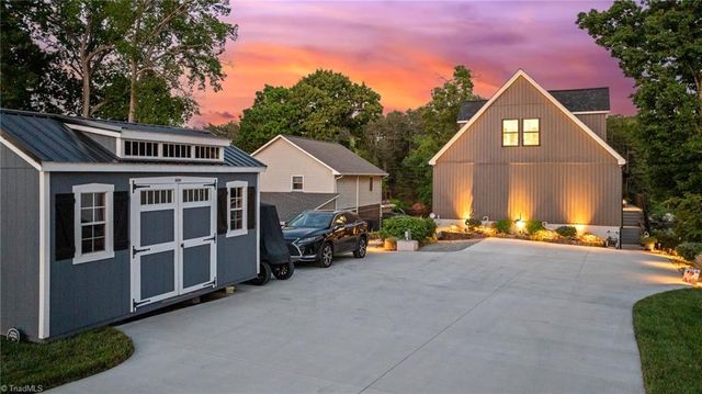 819 Hickory Point Drive, Lexington, NC 27292