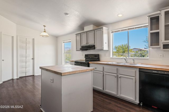 11745 S Kicking Horse Place, Vail, AZ 85641