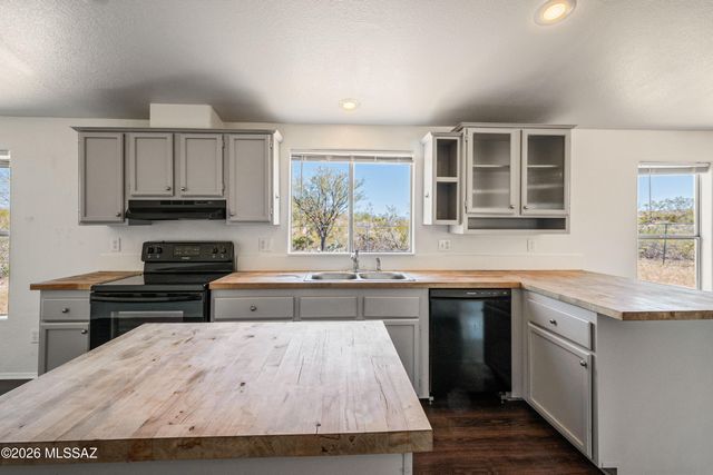 11745 S Kicking Horse Place, Vail, AZ 85641