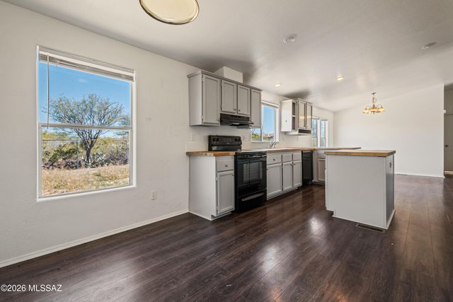 11745 S Kicking Horse Place, Vail, AZ 85641