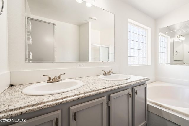 11745 S Kicking Horse Place, Vail, AZ 85641