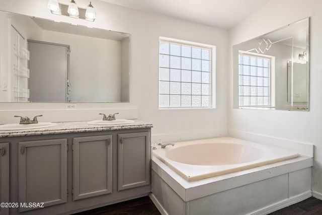 11745 S Kicking Horse Place, Vail, AZ 85641