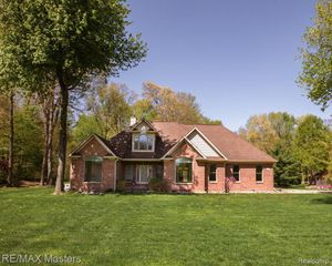 27178 John Drive, New Boston, MI 48164