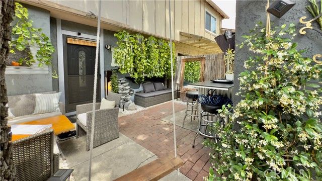 8601 Burnet Avenue D, North Hills (los Angeles), CA 91343