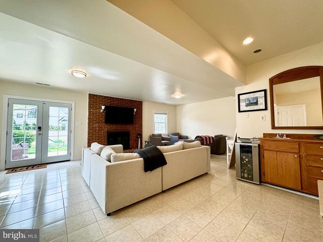 6728 CHURCHILL RD, Mclean, VA 22101