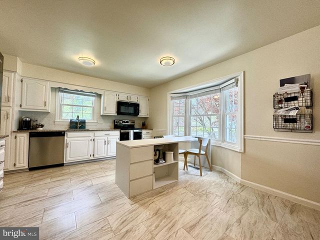 6728 CHURCHILL RD, Mclean, VA 22101