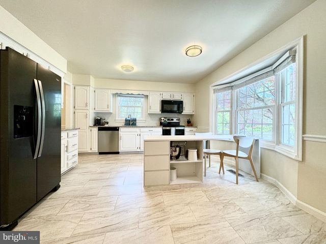 6728 CHURCHILL RD, Mclean, VA 22101