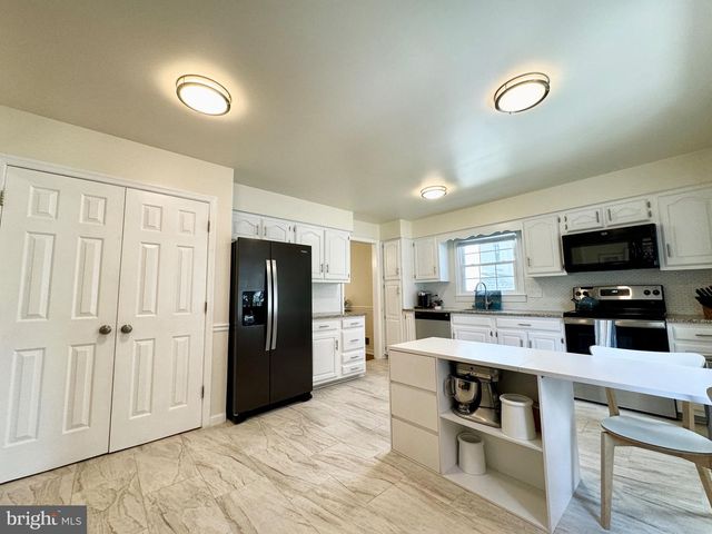 6728 CHURCHILL RD, Mclean, VA 22101