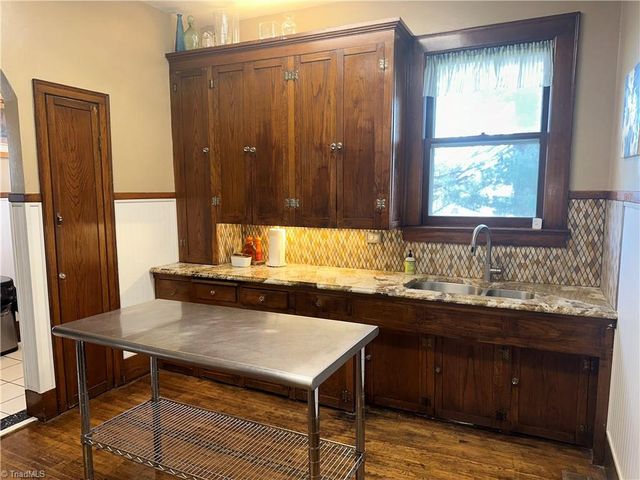 549 E Pine Street, Mount Airy, NC 27030