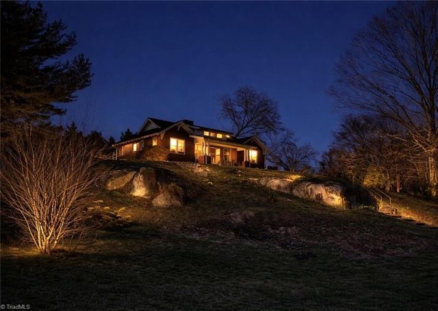 549 E Pine Street, Mount Airy, NC 27030