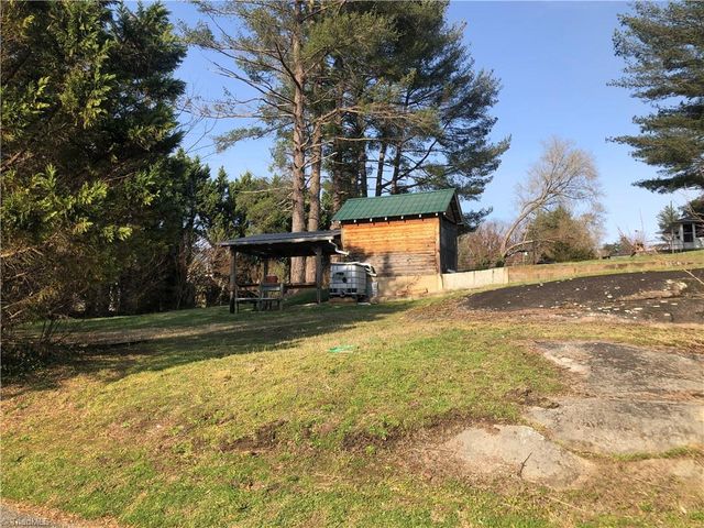 549 E Pine Street, Mount Airy, NC 27030