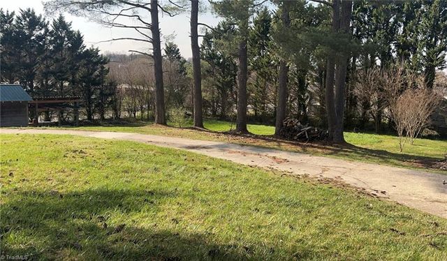 549 E Pine Street, Mount Airy, NC 27030