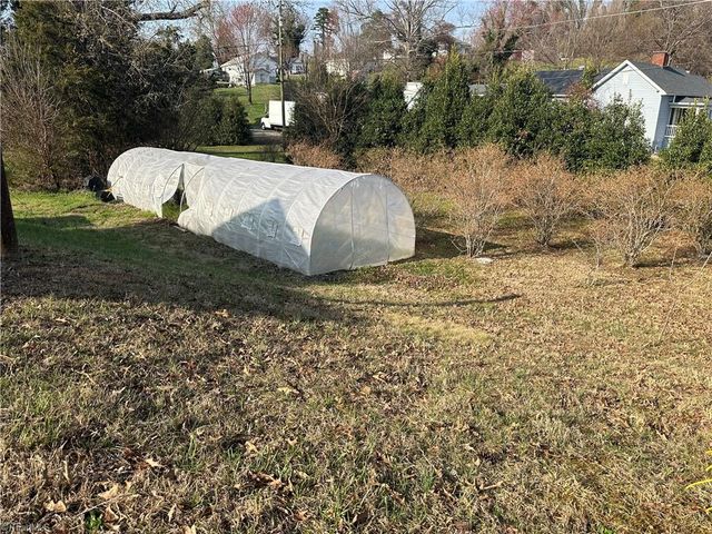 549 E Pine Street, Mount Airy, NC 27030