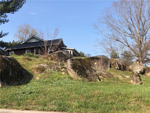 549 E Pine Street, Mount Airy, NC 27030