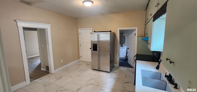 531 Wood Avenue, Springfield, IL 62702