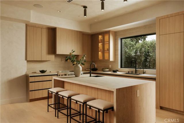 4273 Murietta Avenue, Sherman Oaks, CA 91423