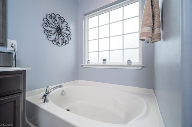 15 Harvest Oak Court, Greensboro, NC 27406