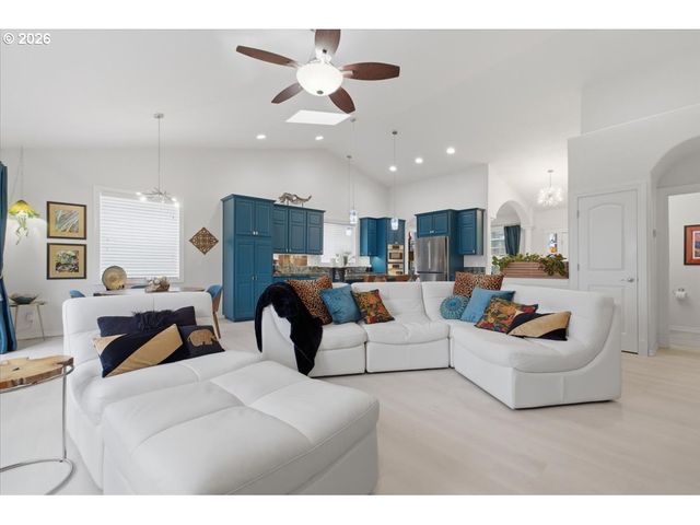 2469 DALKE RIDGE Dr, Salem, OR 97304