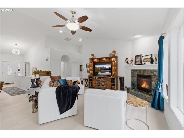 2469 DALKE RIDGE Dr, Salem, OR 97304