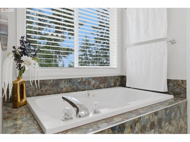 2469 DALKE RIDGE Dr, Salem, OR 97304