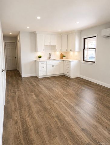 745 S 9th Street, Lindenhurst, NY 11757