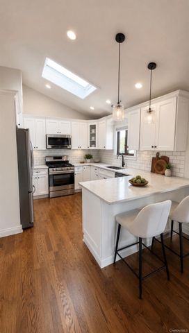 745 S 9th Street, Lindenhurst, NY 11757