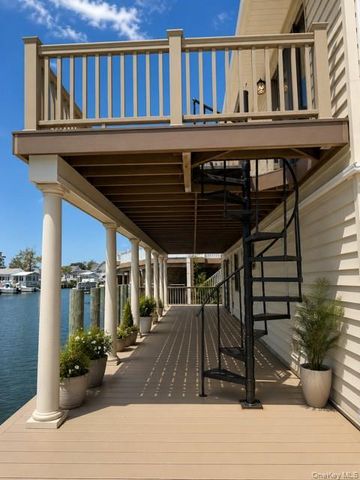 745 S 9th Street, Lindenhurst, NY 11757