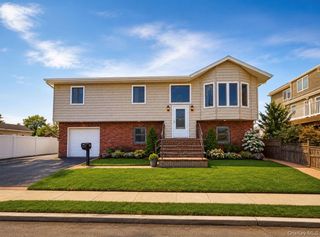 745 S 9th Street, Lindenhurst, NY 11757
