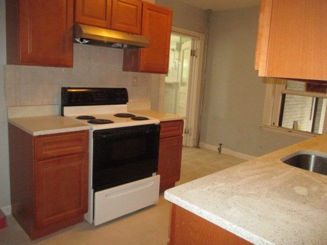 1887 Beacon St 1, Brookline, MA 02445