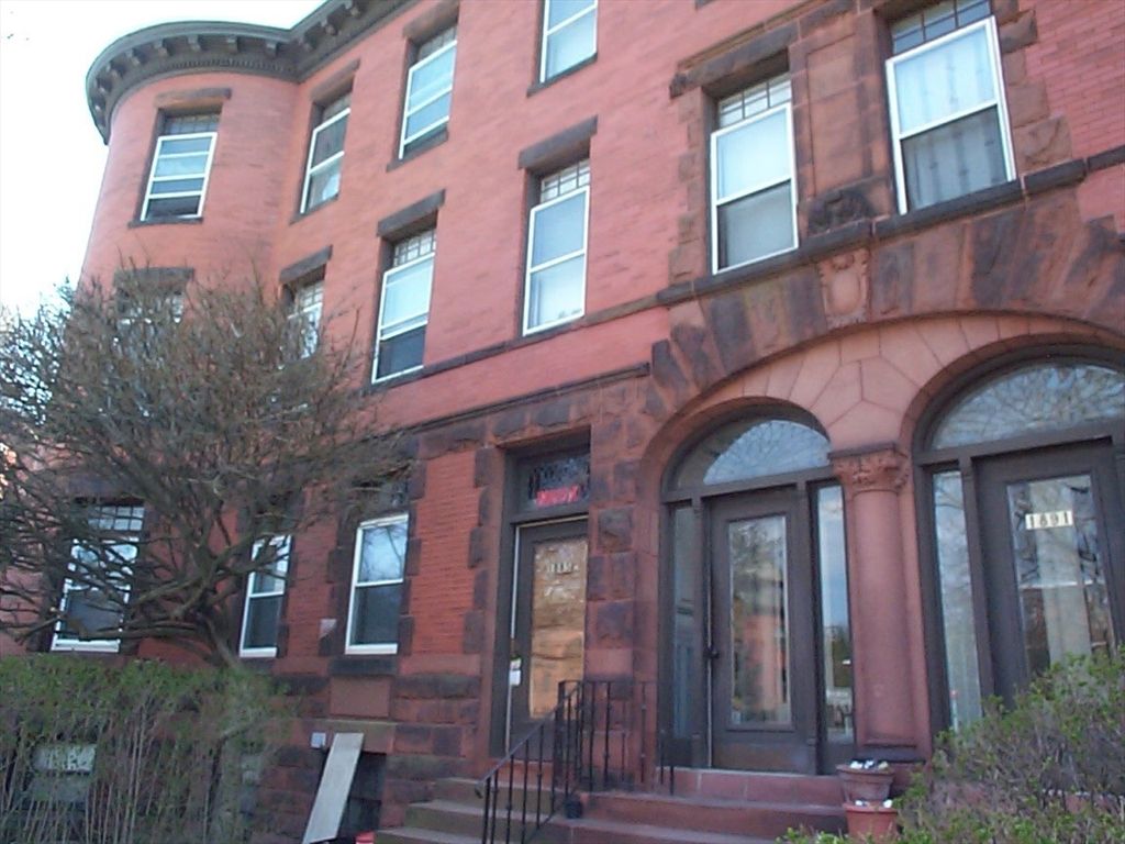 1887 Beacon St 1, Brookline, MA 02445