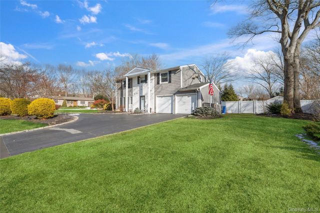 15 Autumn Drive, Mount Sinai, NY 11766