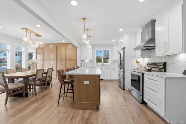 15 Autumn Drive, Mount Sinai, NY 11766