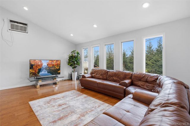 15 Autumn Drive, Mount Sinai, NY 11766