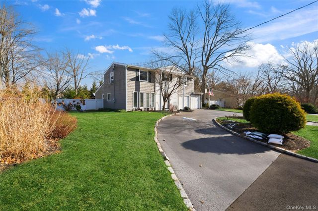 15 Autumn Drive, Mount Sinai, NY 11766