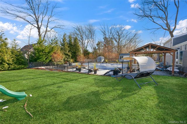 15 Autumn Drive, Mount Sinai, NY 11766