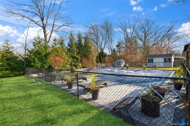 15 Autumn Drive, Mount Sinai, NY 11766