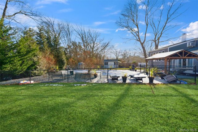 15 Autumn Drive, Mount Sinai, NY 11766