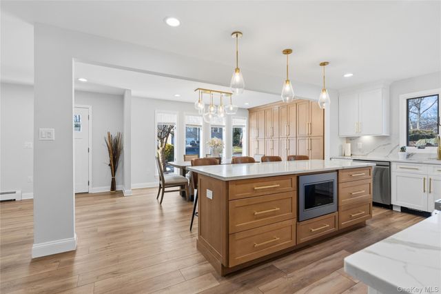 15 Autumn Drive, Mount Sinai, NY 11766