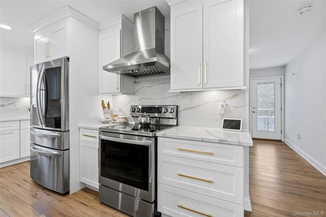 15 Autumn Drive, Mount Sinai, NY 11766