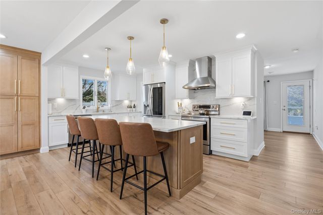 15 Autumn Drive, Mount Sinai, NY 11766